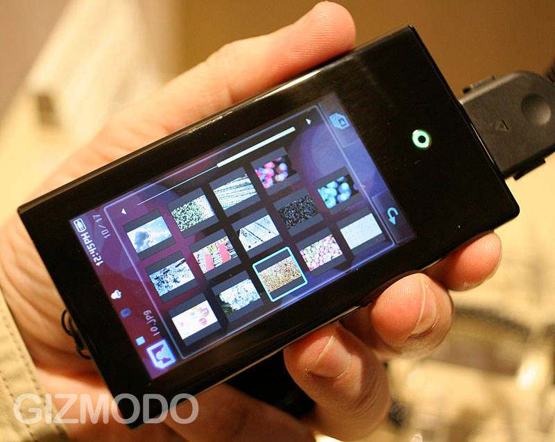 Illustration for article titled Hands-On with the Samsung YP-P2 (Verdict: We Like, But Not a Lot)